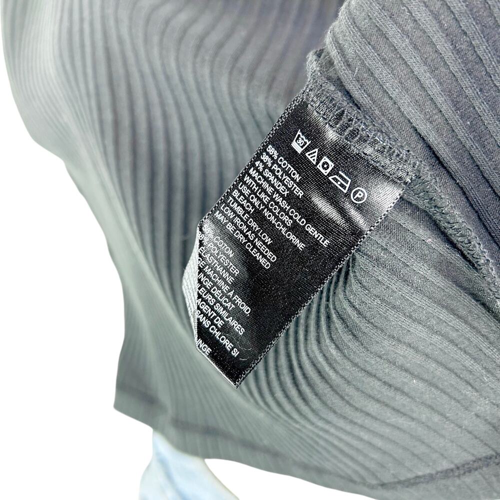 UO Crop Top Hook & Eye Front Closure Ribbed Black Short Sleeve Women's‎ Small - Picture 7 of 7